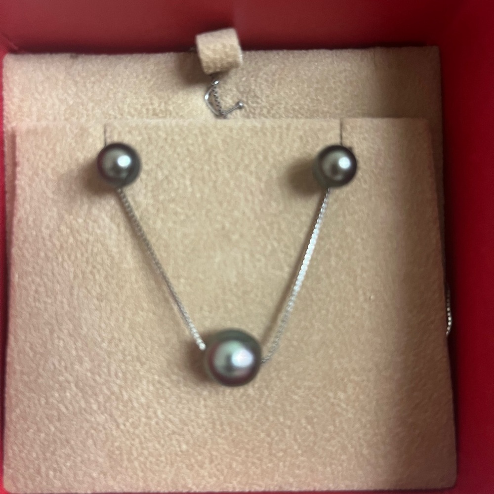 Elegant Silver and TahitianBlack Pearl Necklace Set